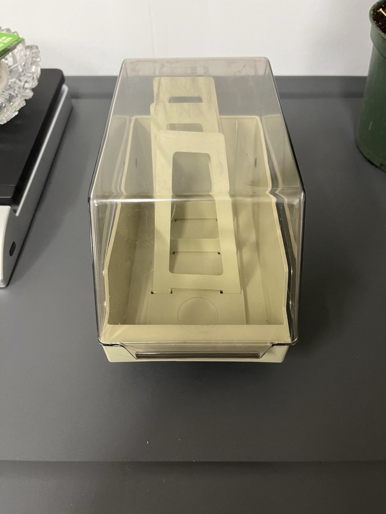 Plastic 3.5 Inch Floppy Disk Storage Holder with Lid