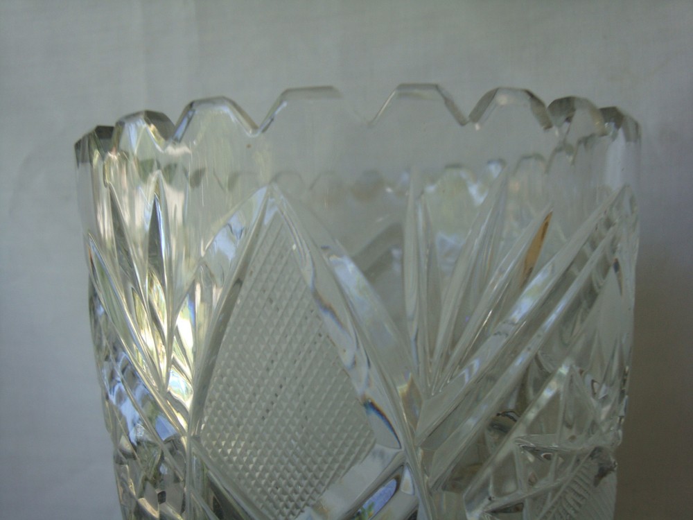 LEAD CRYSTAL DIAMOND SHAPE Beautiful VASE