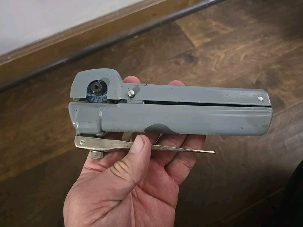 Ideal 35-782 Rotary BX Cutter