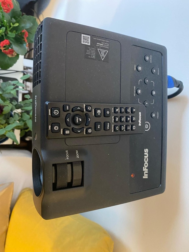 InFocus IN1116 Portable Projector