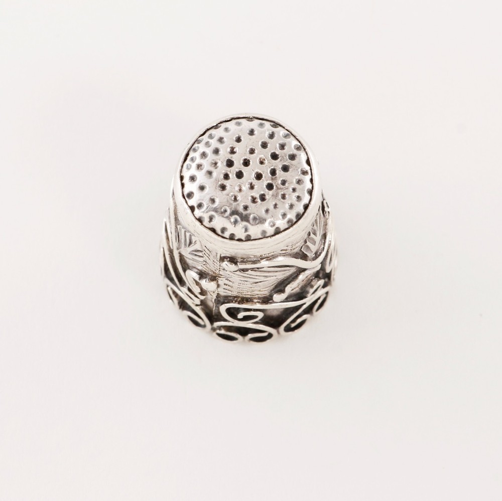 EARLY MEXICAN AESTHETIC STERLING SILVER THIMBLE FOLIATE APPLIED VINE & SCROLL
