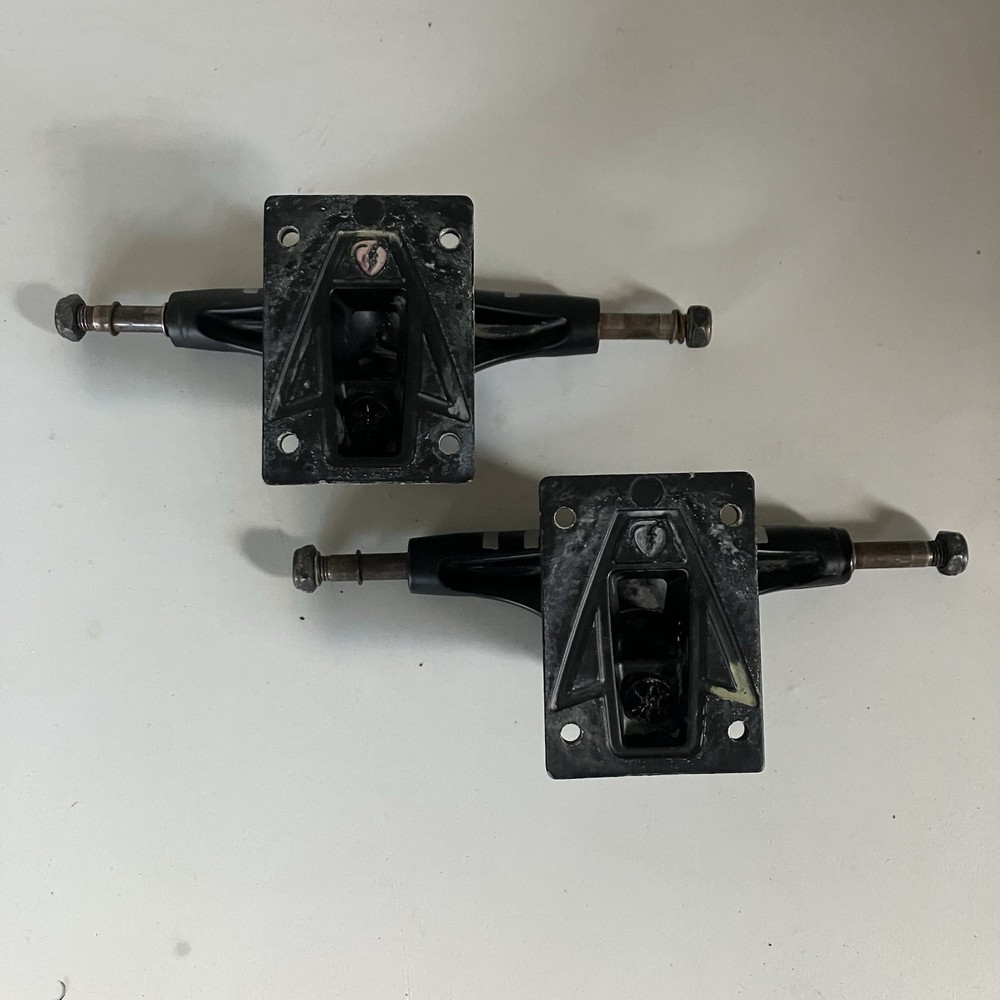 Thunder Skateboard Trucks Pair Black Grenade 7.7