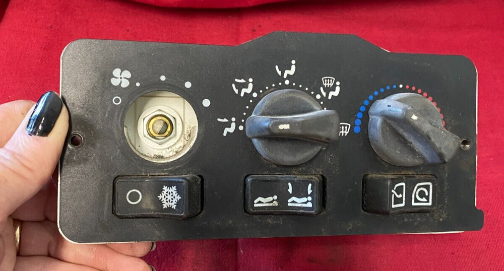 BERGSTROM  TEMPERATURE CONTROL SWITCH,OEM, MISSING KNOBS , KENWORTH F21-1005-1