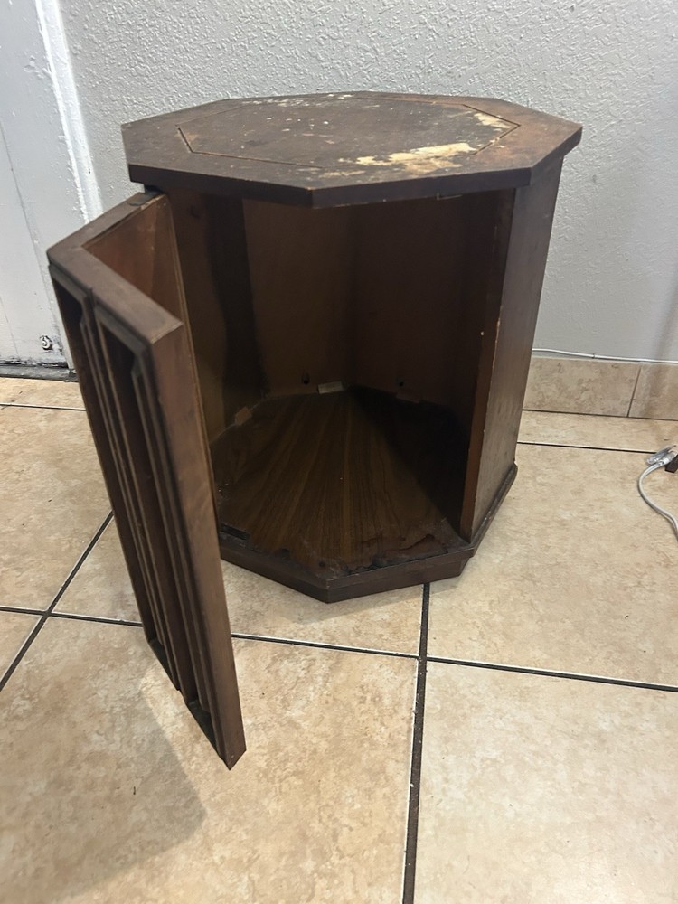 Middle Century Classic Drum Table ￼