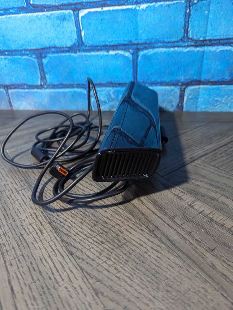 Microsoft Xbox 360 Kinect Motion Sensor Camera Bar - Model 1473 with 5 Games