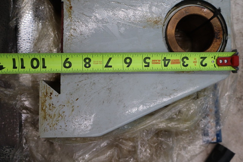 NICE! Horizontal (Cincinnati ?) Milling Machine Dove Tail Arbor Support w/ bush