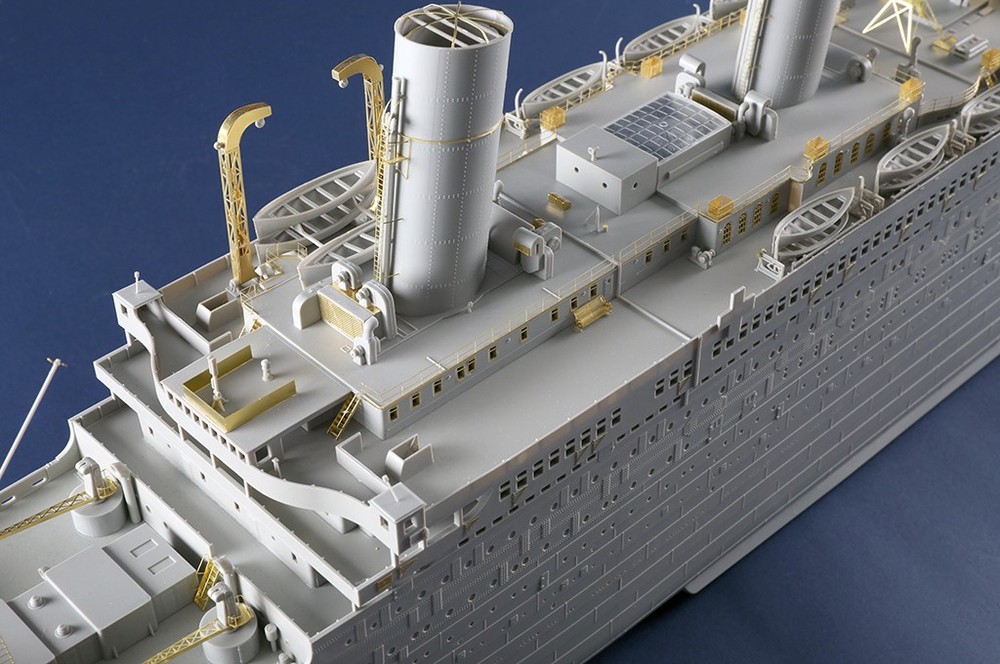 Trumpeter 03721 HMHS BRITANNIC 1:200 Model Kit