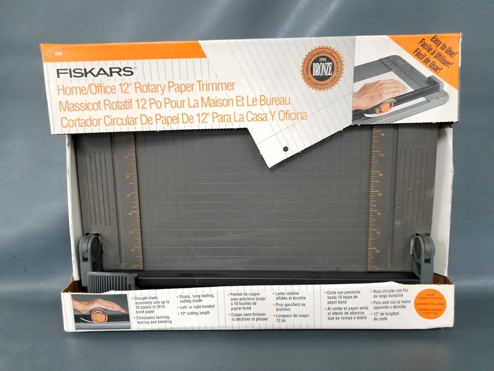FISKARS Desktop Cutting Board Paper Rotary Cutter