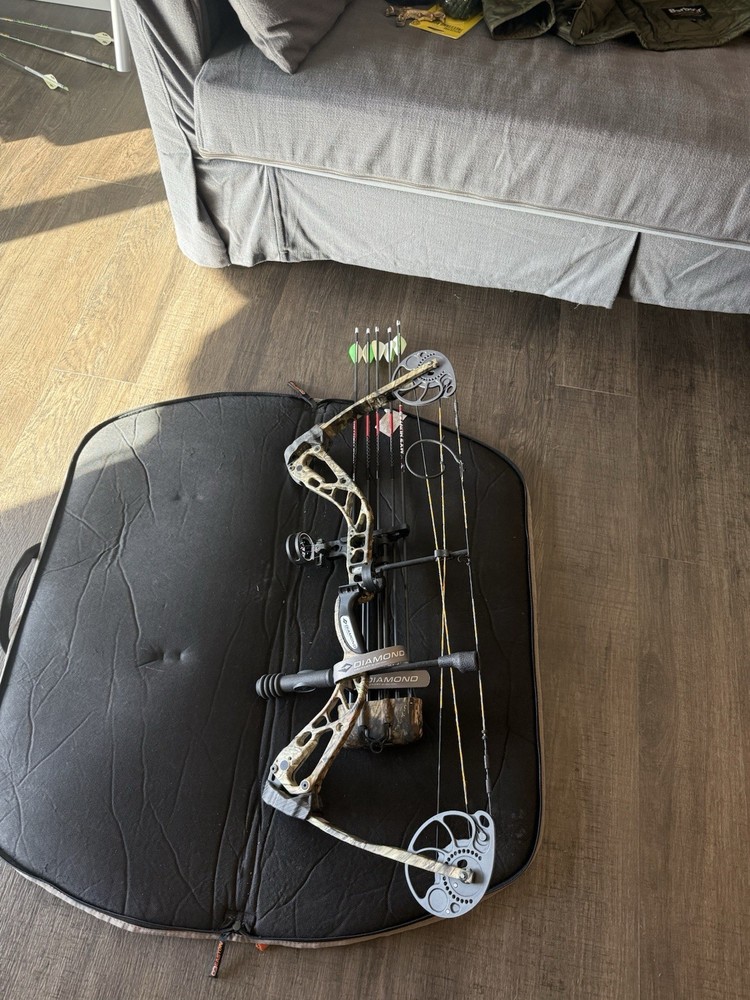 Diamond by Bowtech Complete Starter Bow Package Compound