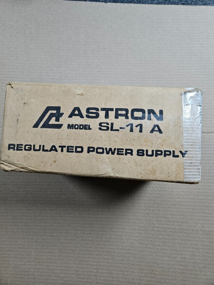 Astron SL-11A linear power supply 13.8DC, 11Amp