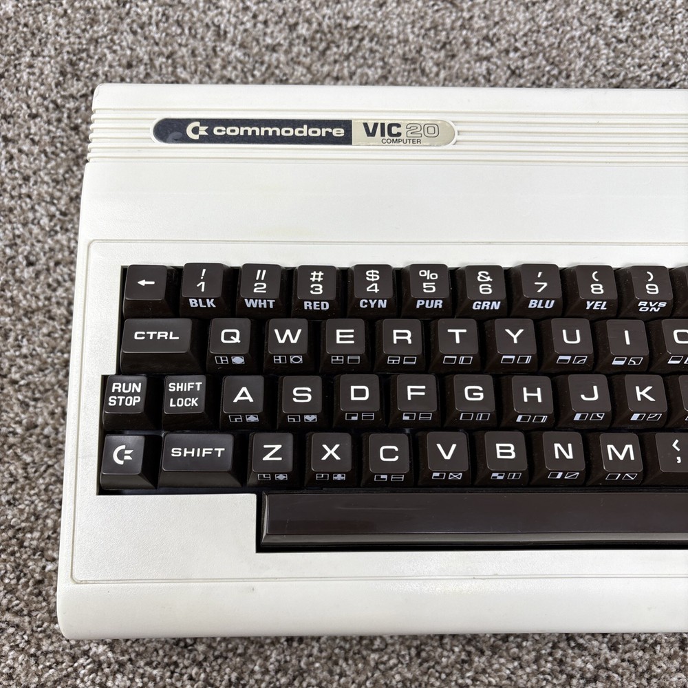 Commodore Vic-20 Computer - w/ PET Keys - Works Great No Cables