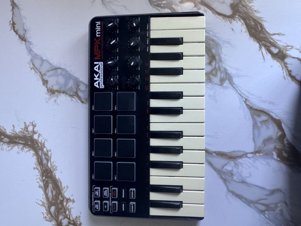 Akai MPK mini Controller