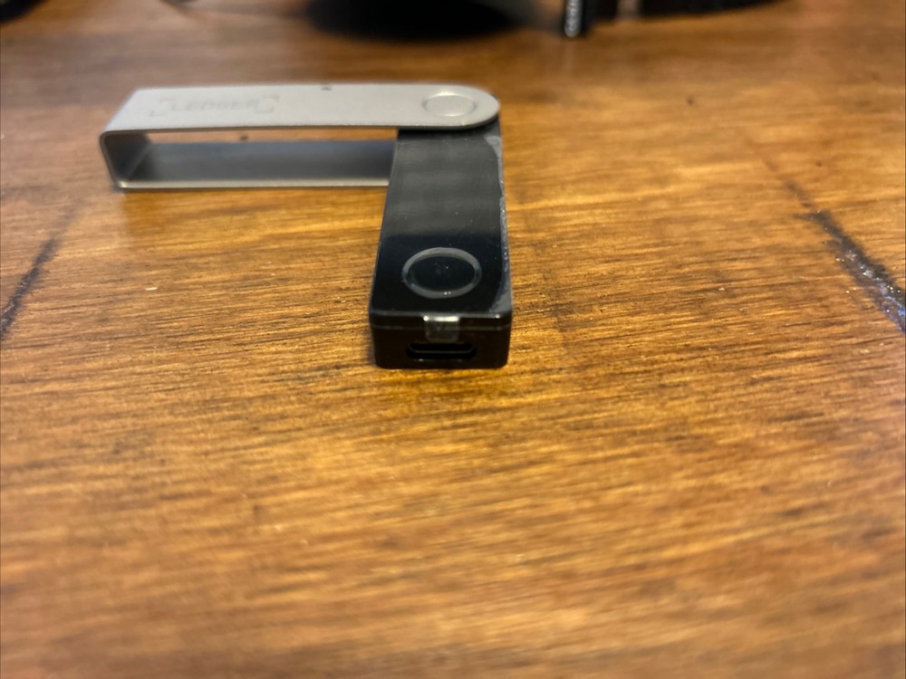 Ledger Nano X | Onyx Black Bluetooth Crypto Wallet | Excellent Condition