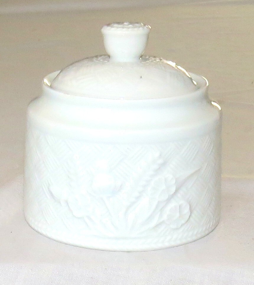 Royal Worcester Somerset Lidded Sugar Bowl