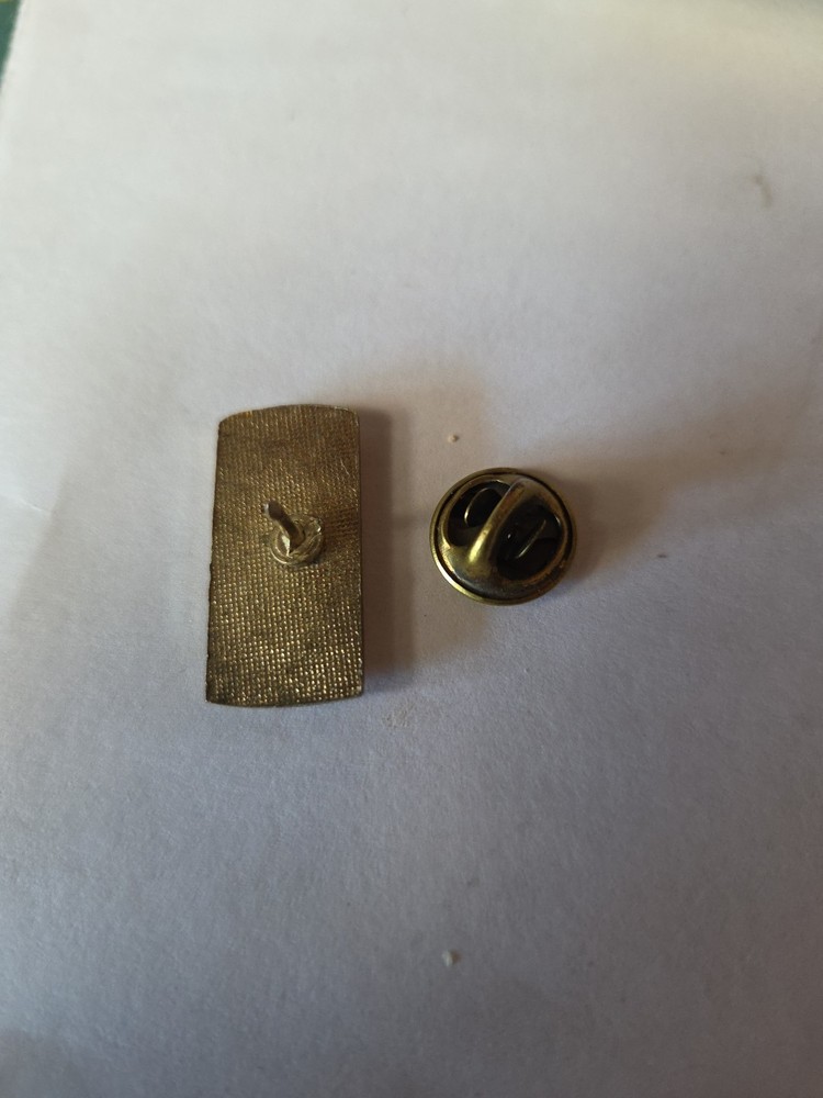Schliyz Light Beer Pin