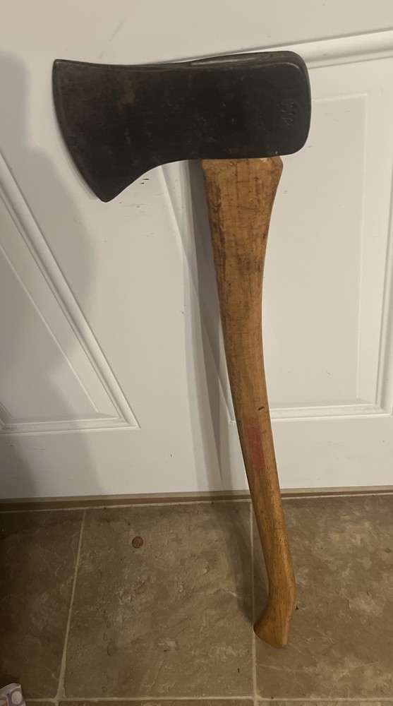 VINTAGE US02 AXE HEAD W/TRUE TEMPER HICKORY 33” HANDLE USA Nice READ