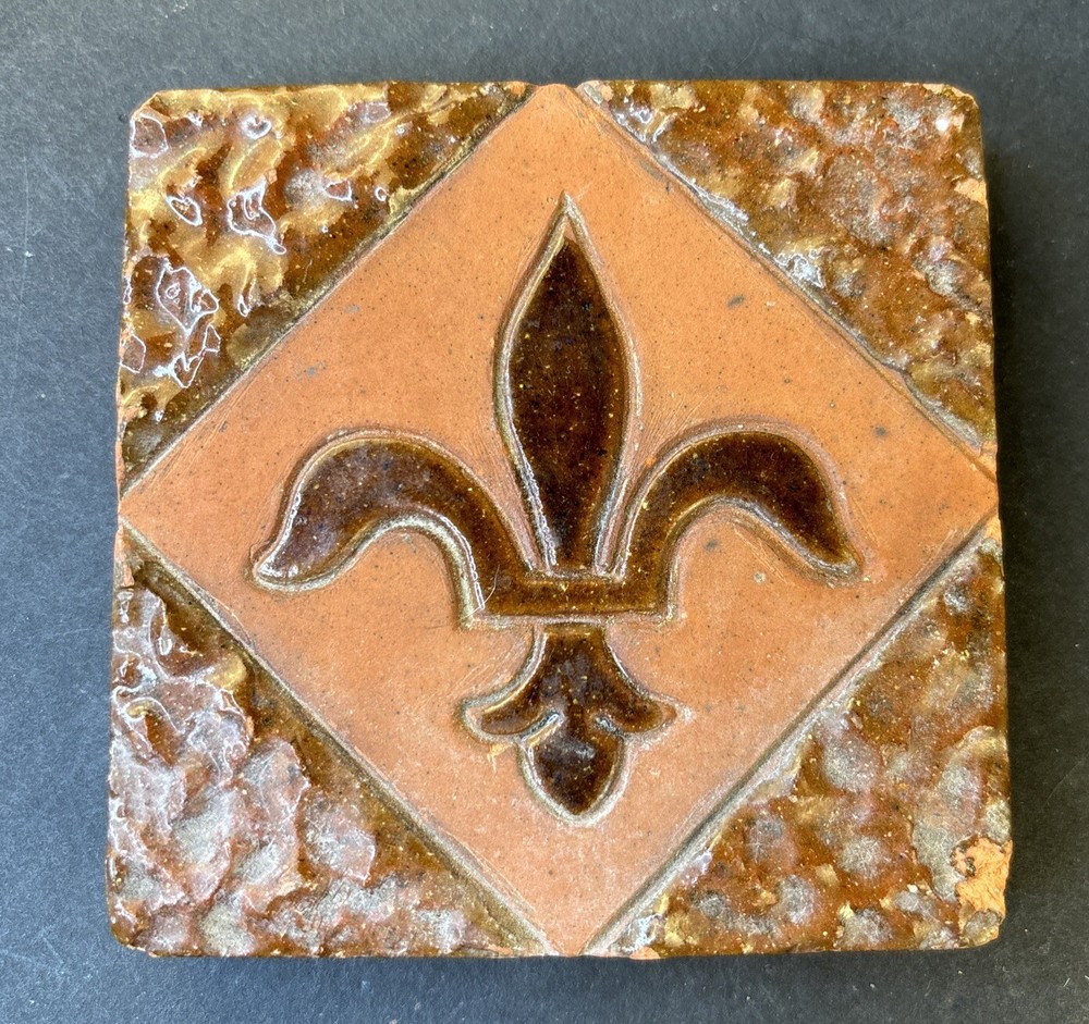 Antique Vtg Redware Earthenware Tile Fleur-De-Lis ~ Brown 1