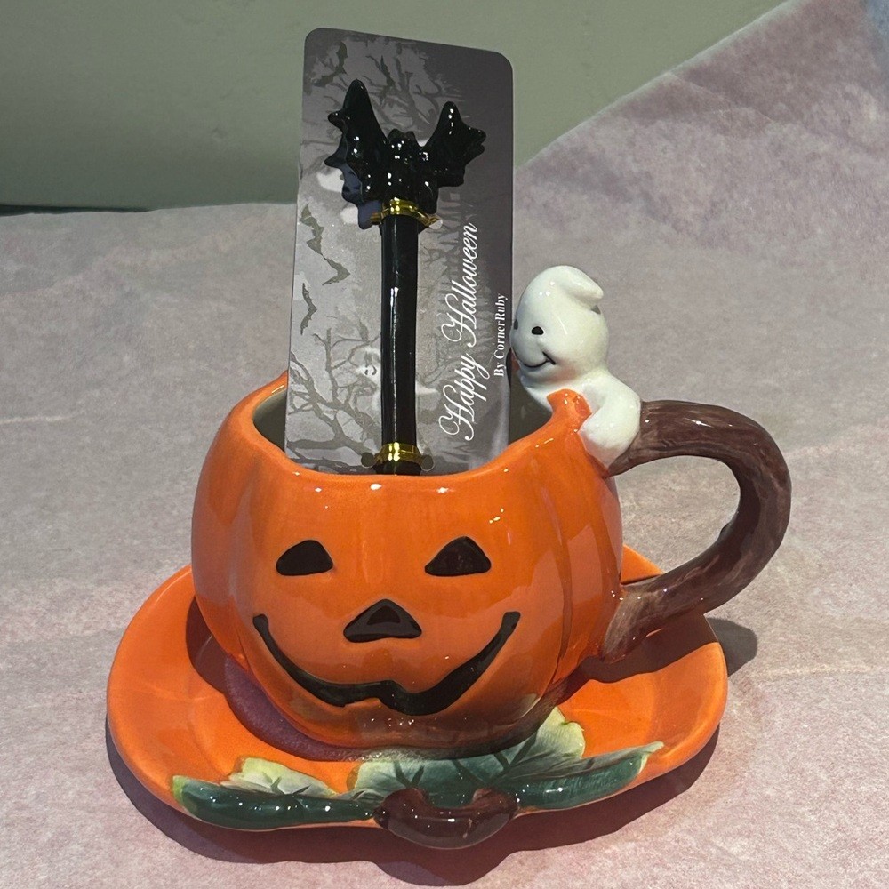 HAPPY HALLOWEEN By Corner Ruby 3 Piece Ceramic Pumpkin Mug, Saucer & Spoon Set.