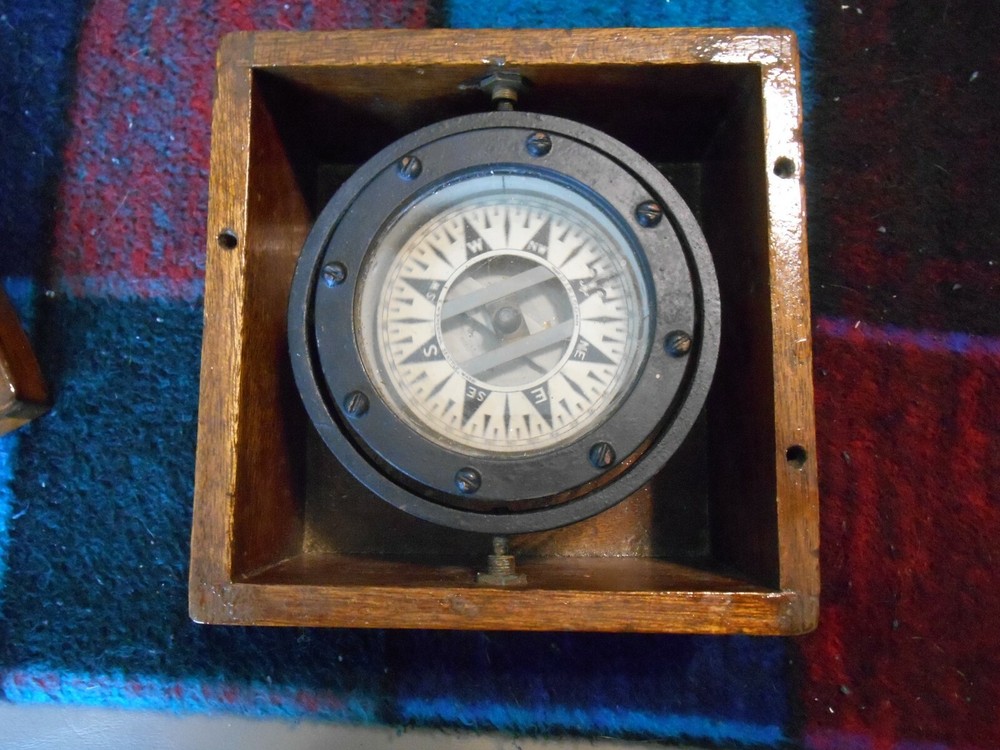 Nautical ship Compass maritime in wood box Dirigo E M Sherman