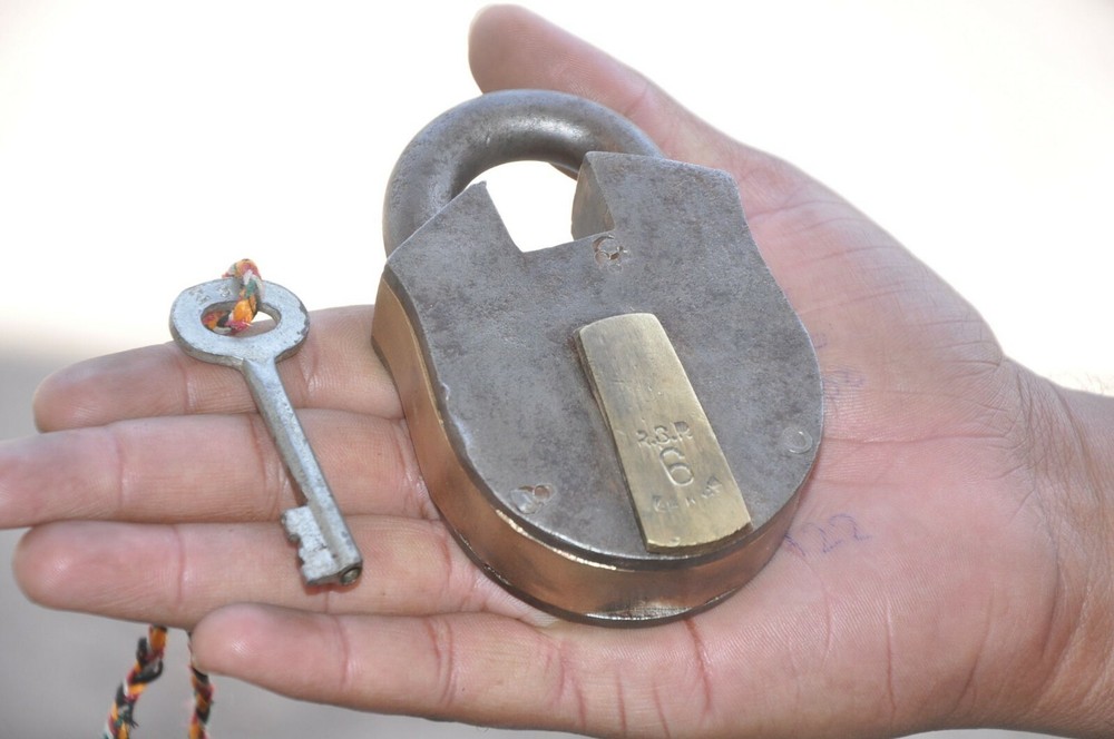 Vintage Brass & Iron Handcrafted 6 Levers Unique Shape Solid Padlock