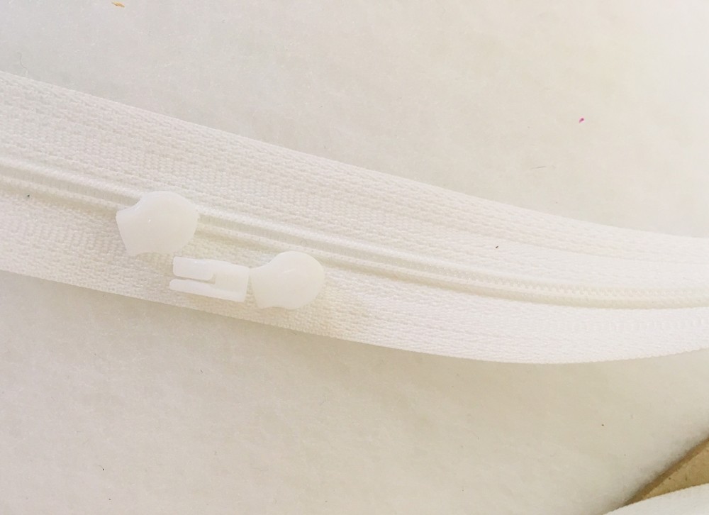 Infinity Zipper Spiral 3mm Bedding Fabric, White Cushion
