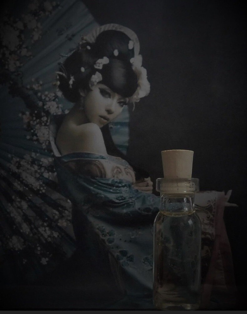 Blue Geisha Oil