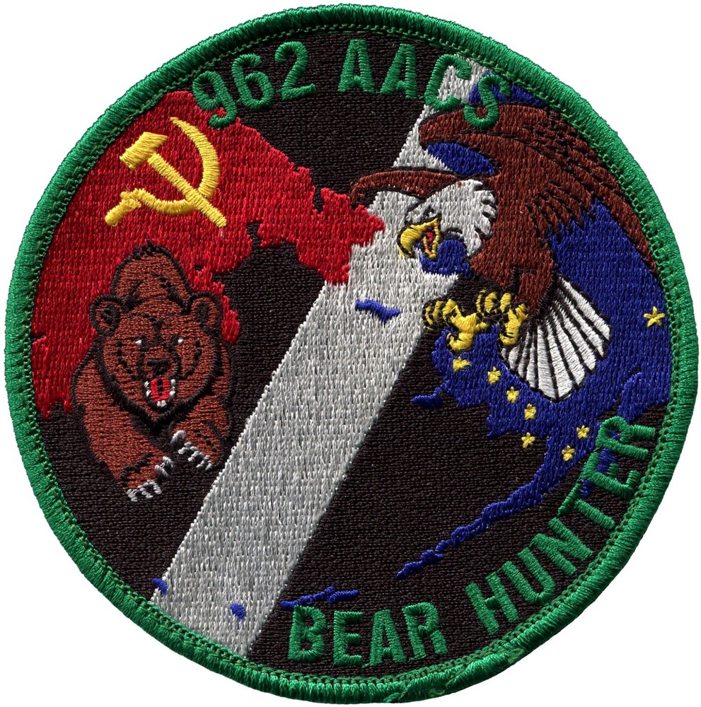 USAF 962d AIRBORNE AIR CONTROL SQUADRON - BEAR HUNTER - PATCH