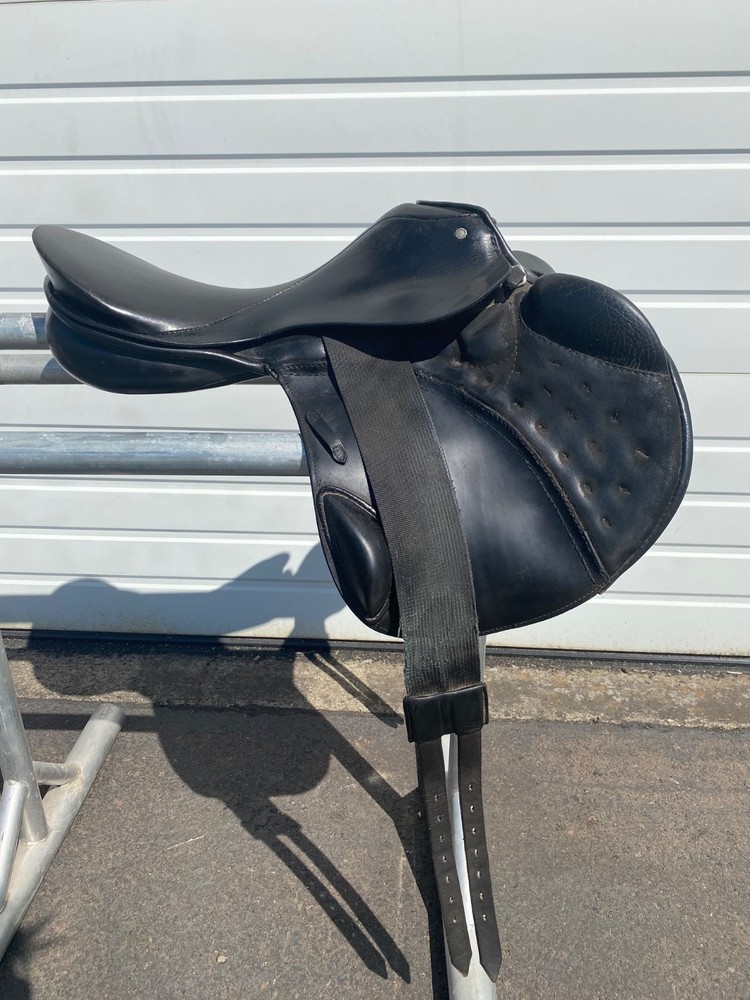 18” Passier military jump saddle saddle