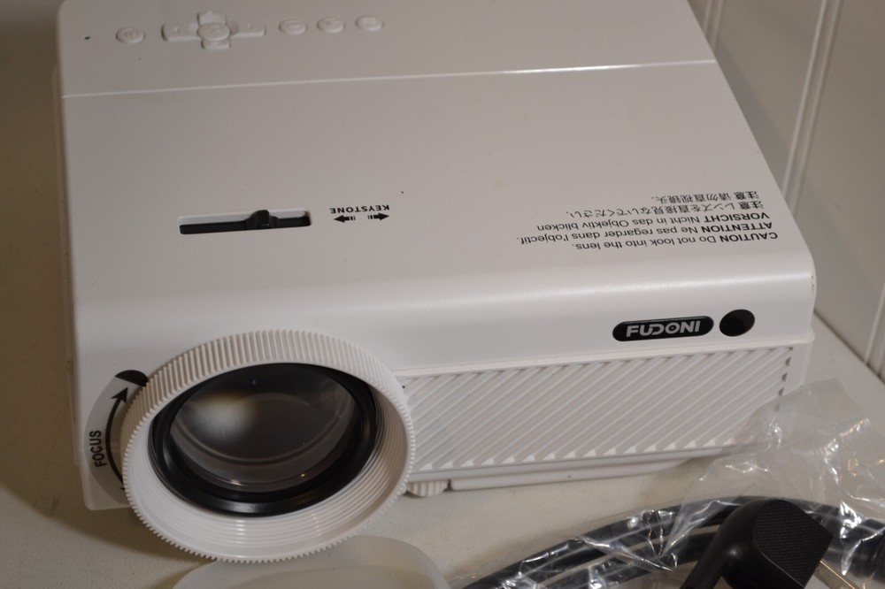 FUDONI LCD Projector V7