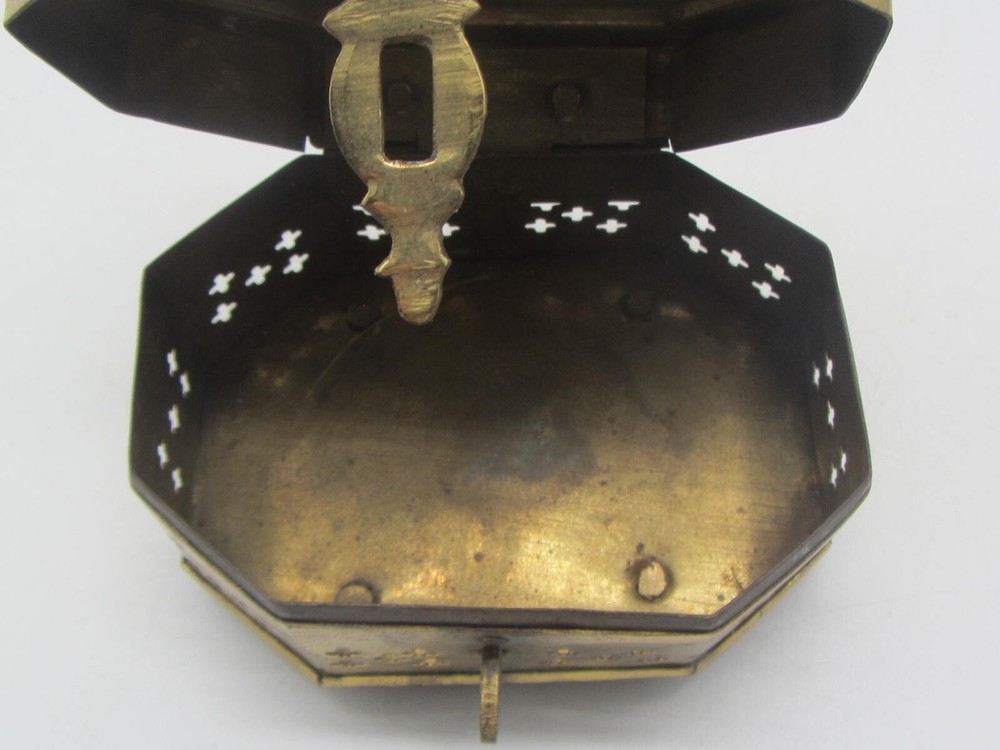 BRASS 4" by 3" Rectangular Trinket Box w/Locking Lid