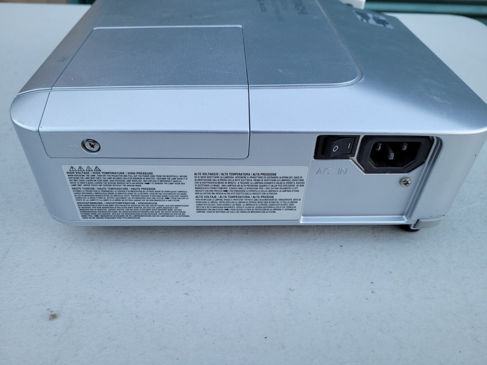 Hitachi CP-X250WF 2000 Lumens Projector Tested and Working