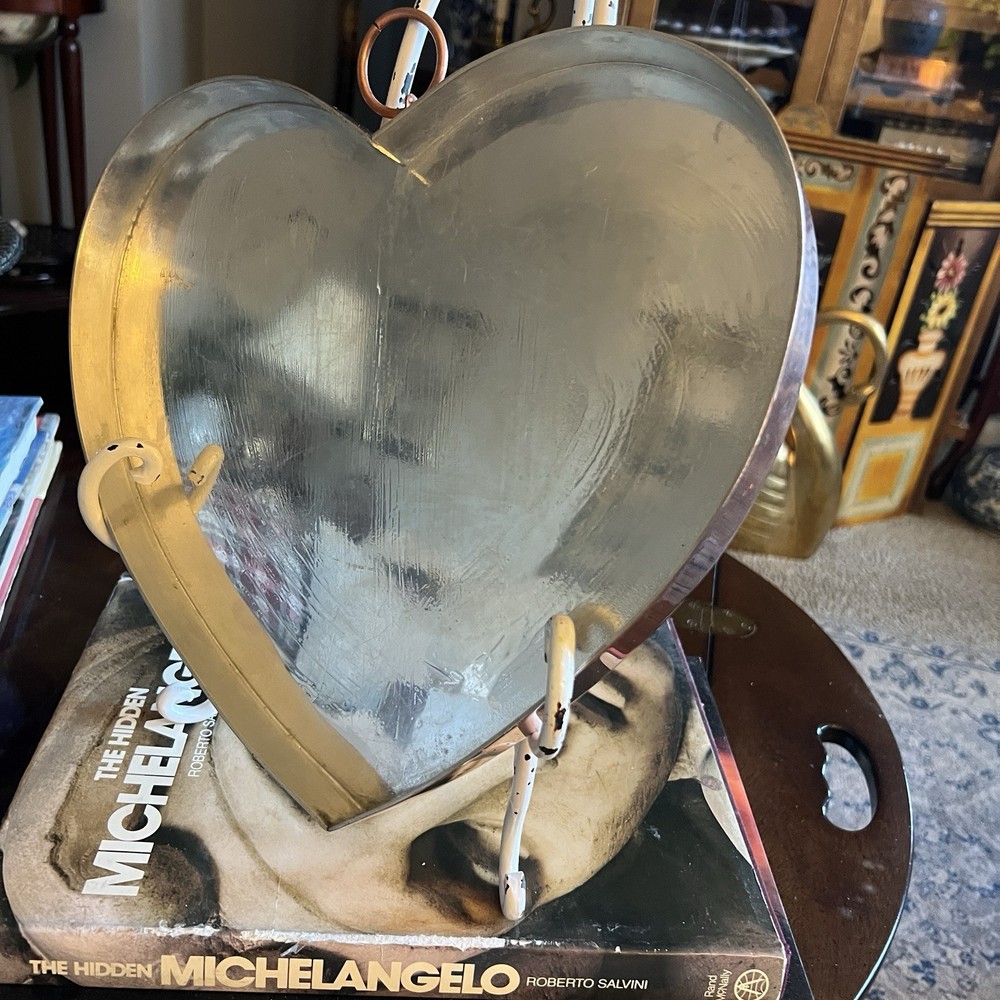 Vtg Solid Copper heart shaped Baking pan. Tin Lined. 11” X 12” X 1”
