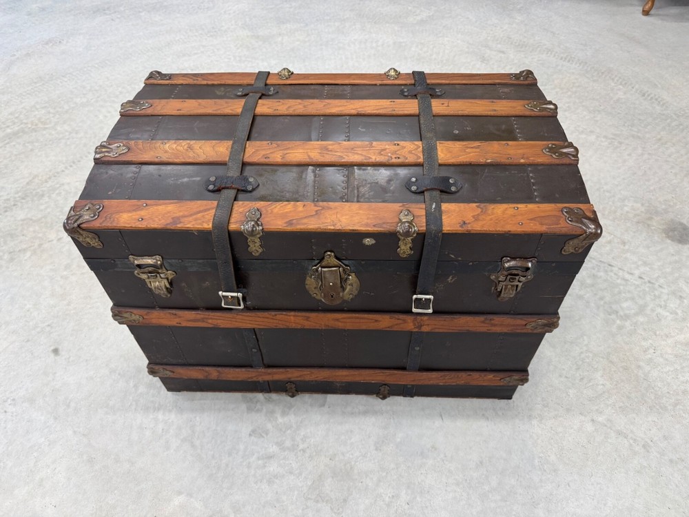vintage steamer trunk chest