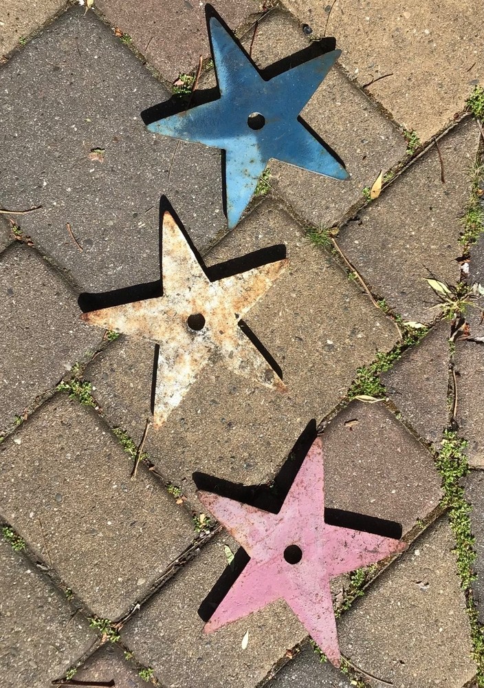 Vintage large cast iron barn star 8.5"