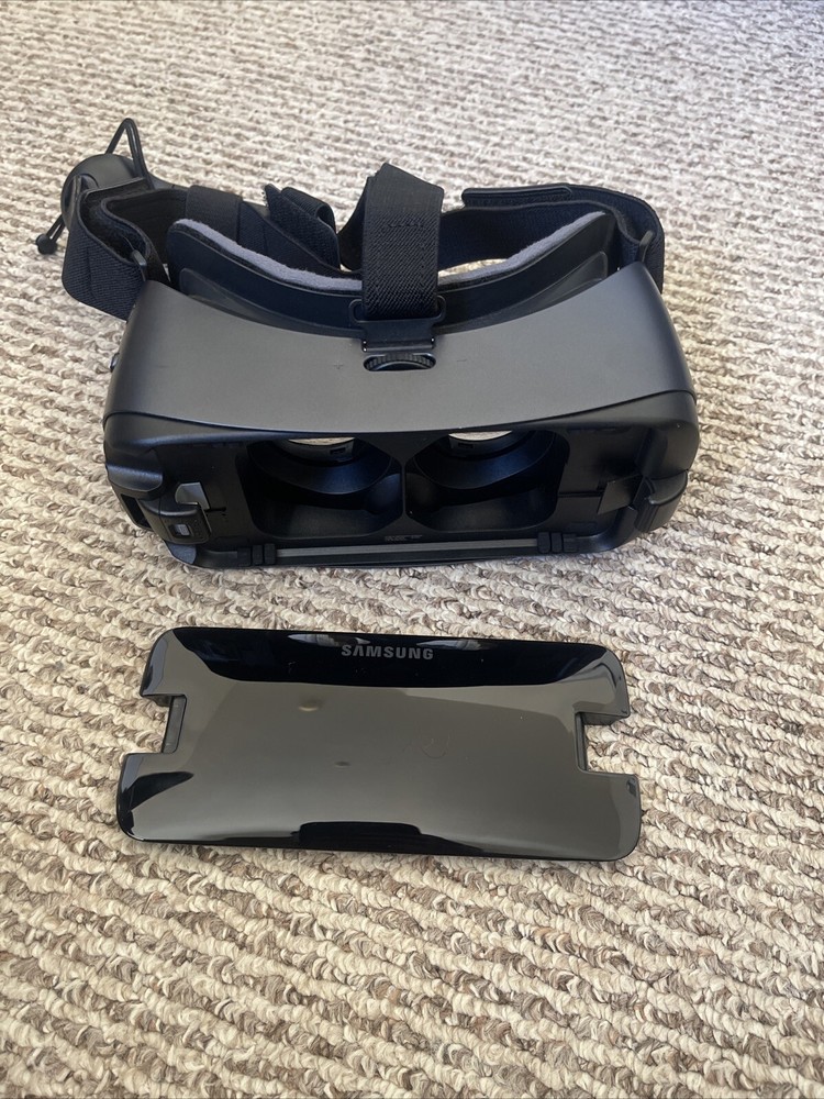 Samsung SMR324 Gear VR with Controller - Black