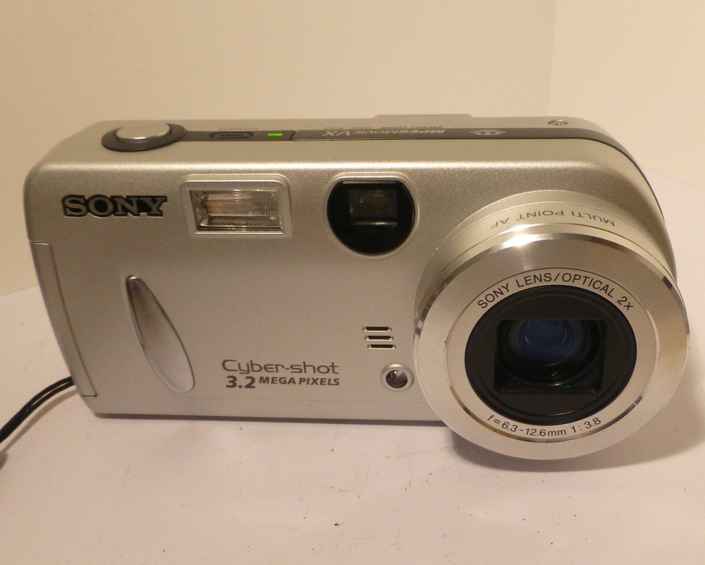SONY DSC-P52 Digital Camera , 3.2 meg , FULLY WORKING (010)