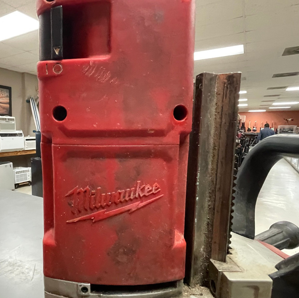 Milwaukee Tool 4272-21 1-5/8" Electromagnetic Drill Kit
