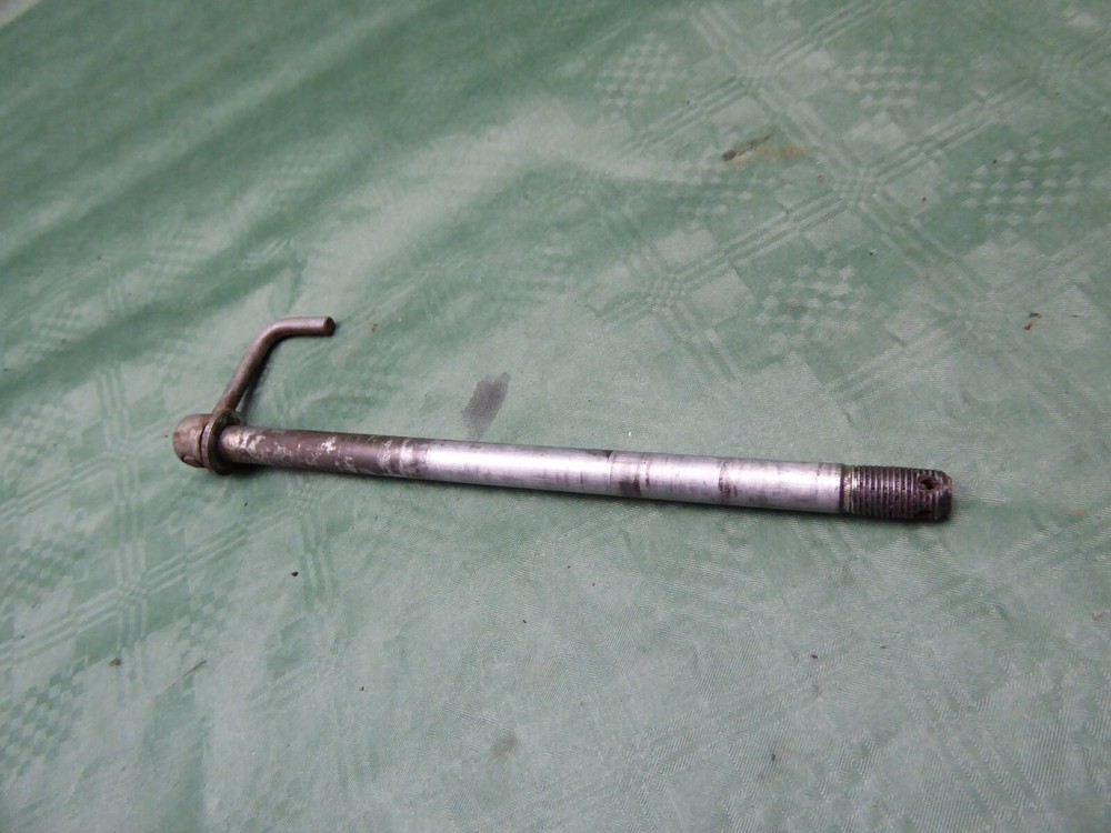 1979 Suzuki PE250 Front Wheel Spindle (int.ee)