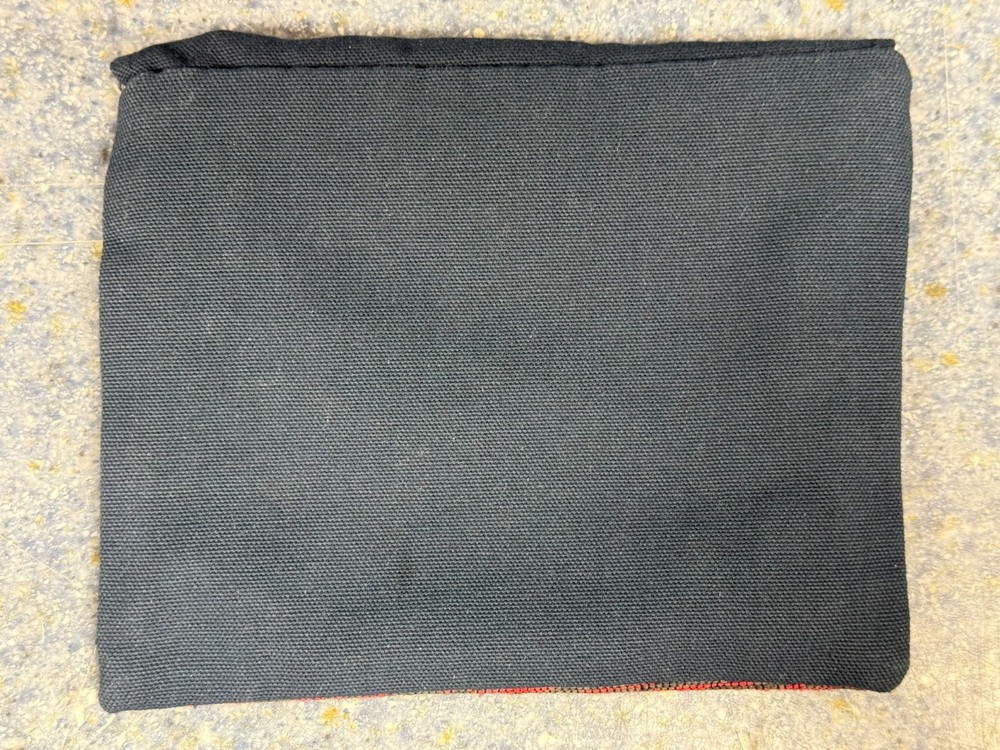 Delta 2023 amenity kit SOMEONE SOMEWHERE NEW (EMPTY)RED/BLUE