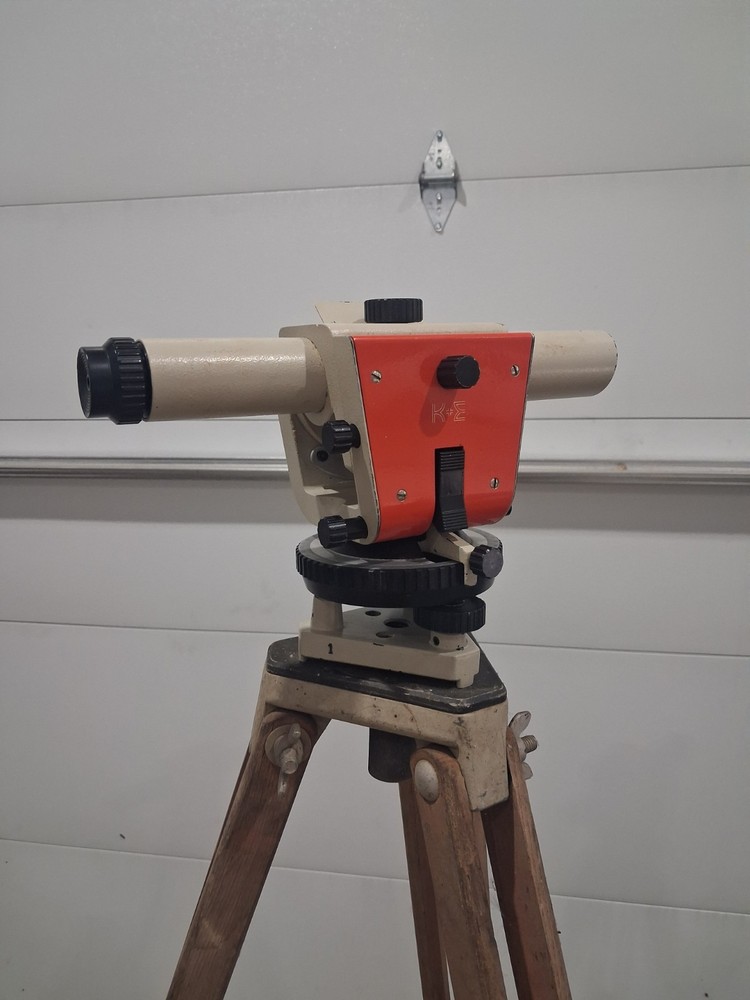 K&E Keuffel & Esser Optical Alignment Transit Level 71-4076 w/ Case & Tripod