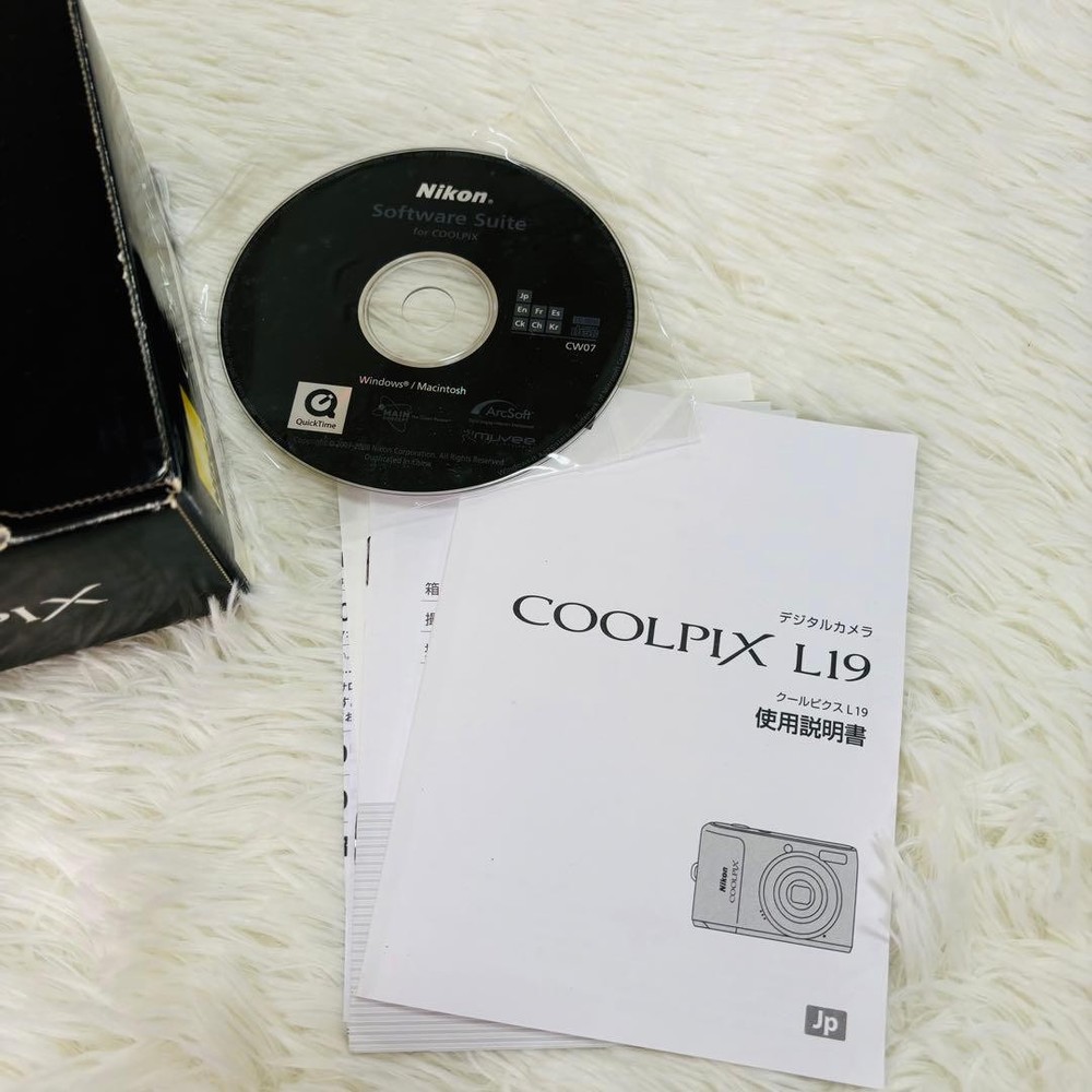 Nikon COOLPIX L19 Compact Digital Camera