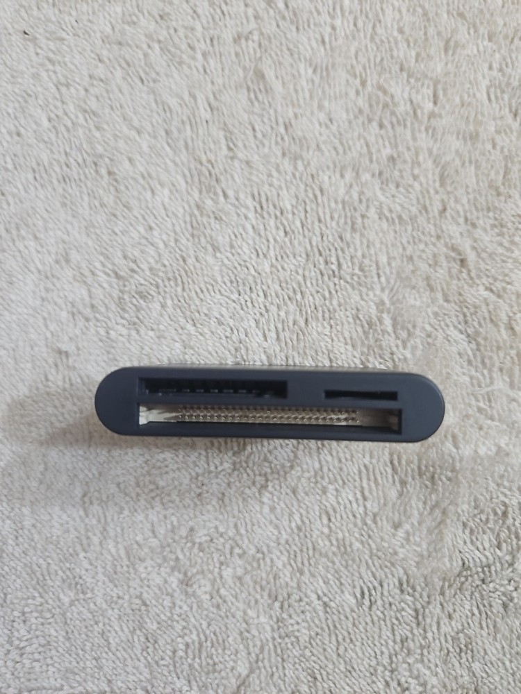 Onn SD, microSD & CompactFlash Card Reader (100014070)