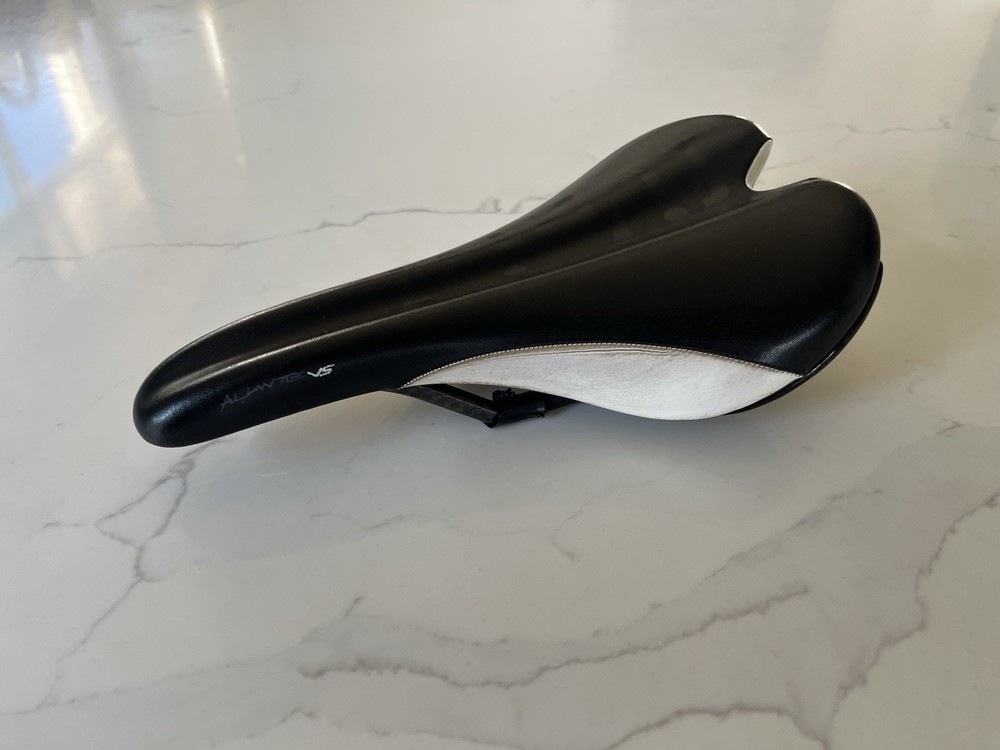 Fizik Alienate V5 Carbon Road Saddle - Black -