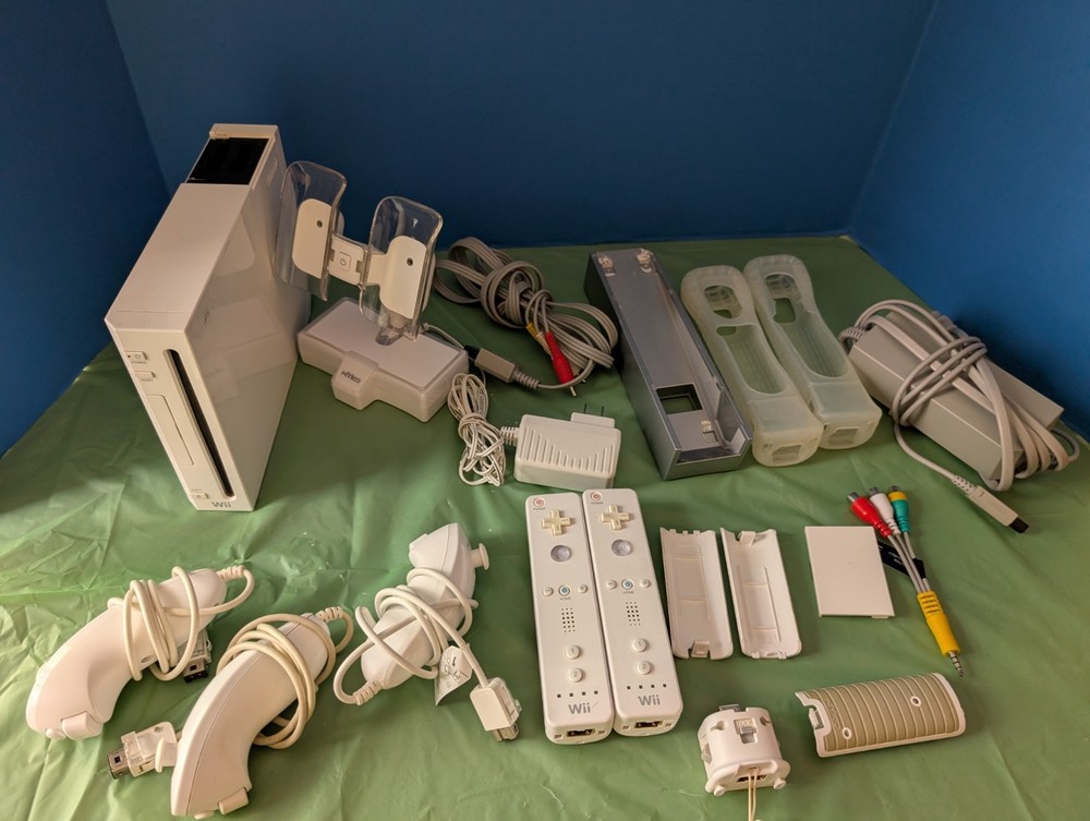 Nintendo Wii Console System + Accessories Bundle * AS IS READ DEsc