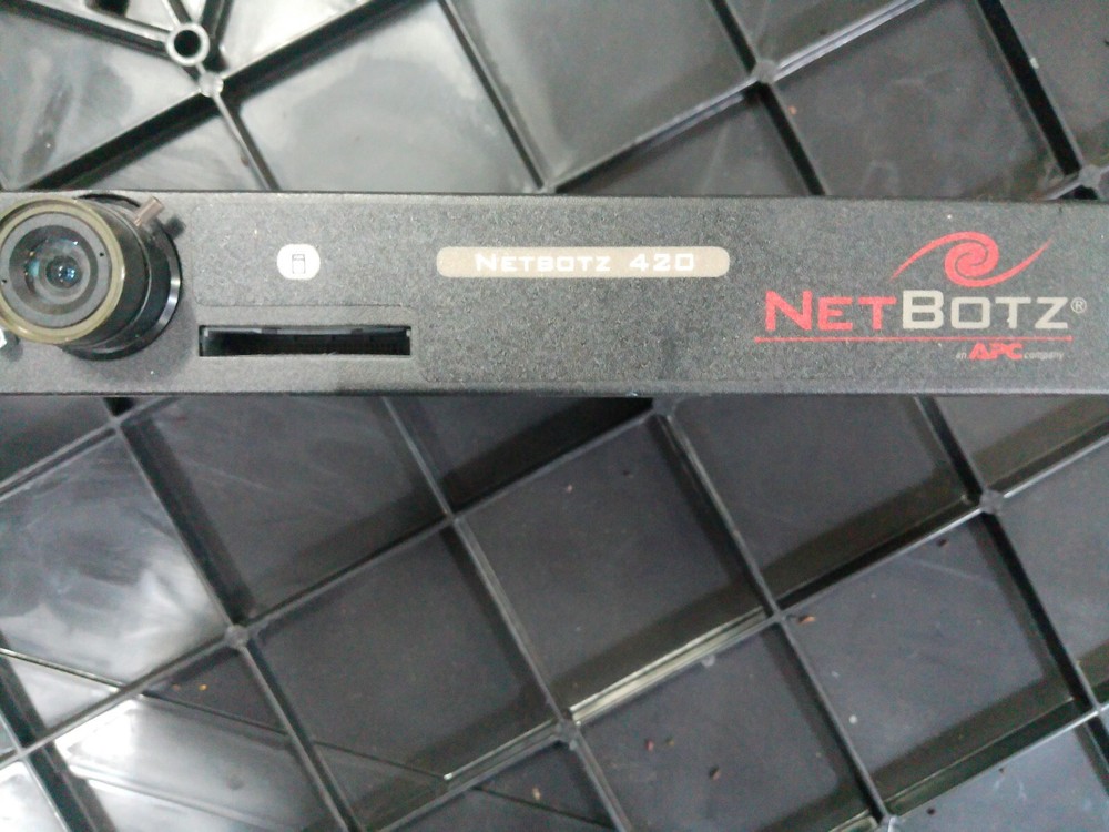 APC NETBOTZ 420 Wall Appliance w/ Camera 420/320