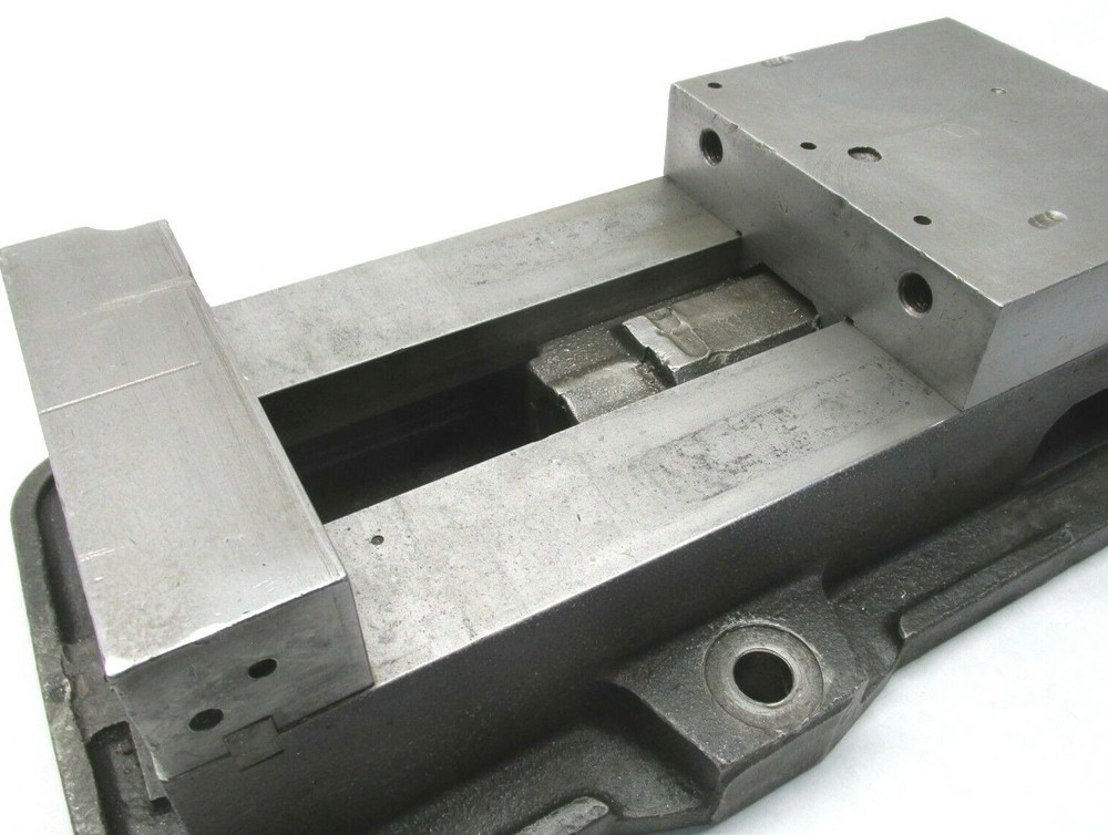KURT ANGLOCK 6" MILLING MACHINE VISE - #D60