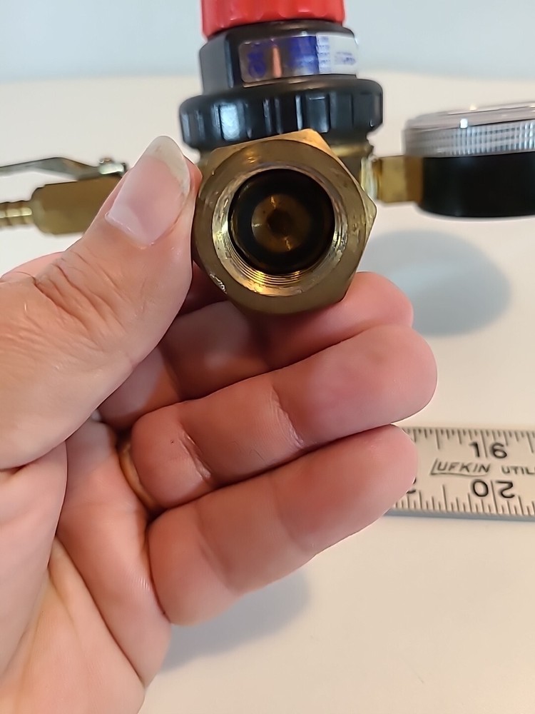 CO2 REGULATOR, TAPRITE, GAUGE TANK MOUNT