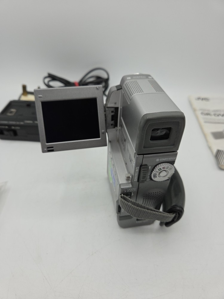 JVC Digital Video Camera GR-DVM5 Mini DV Pal Silver Compact Full Set-up