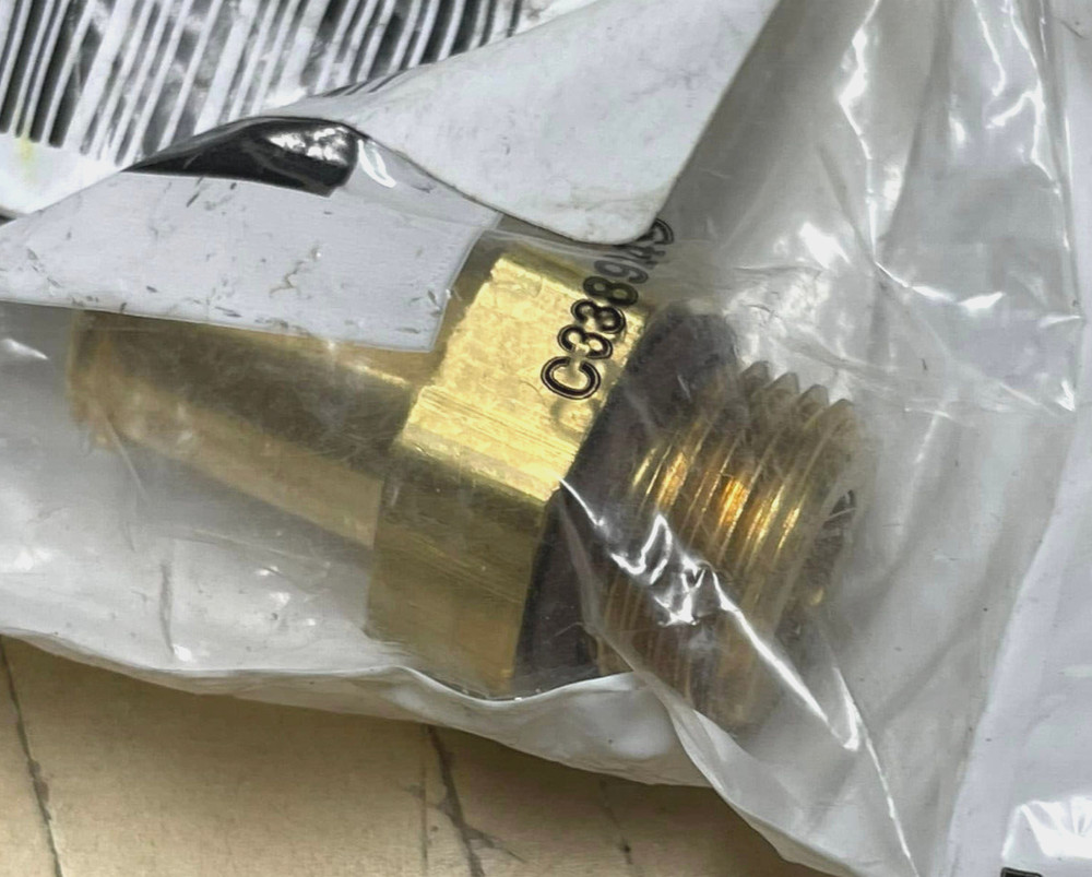 NEW Cummins 5253025 Plain Hose Coupling