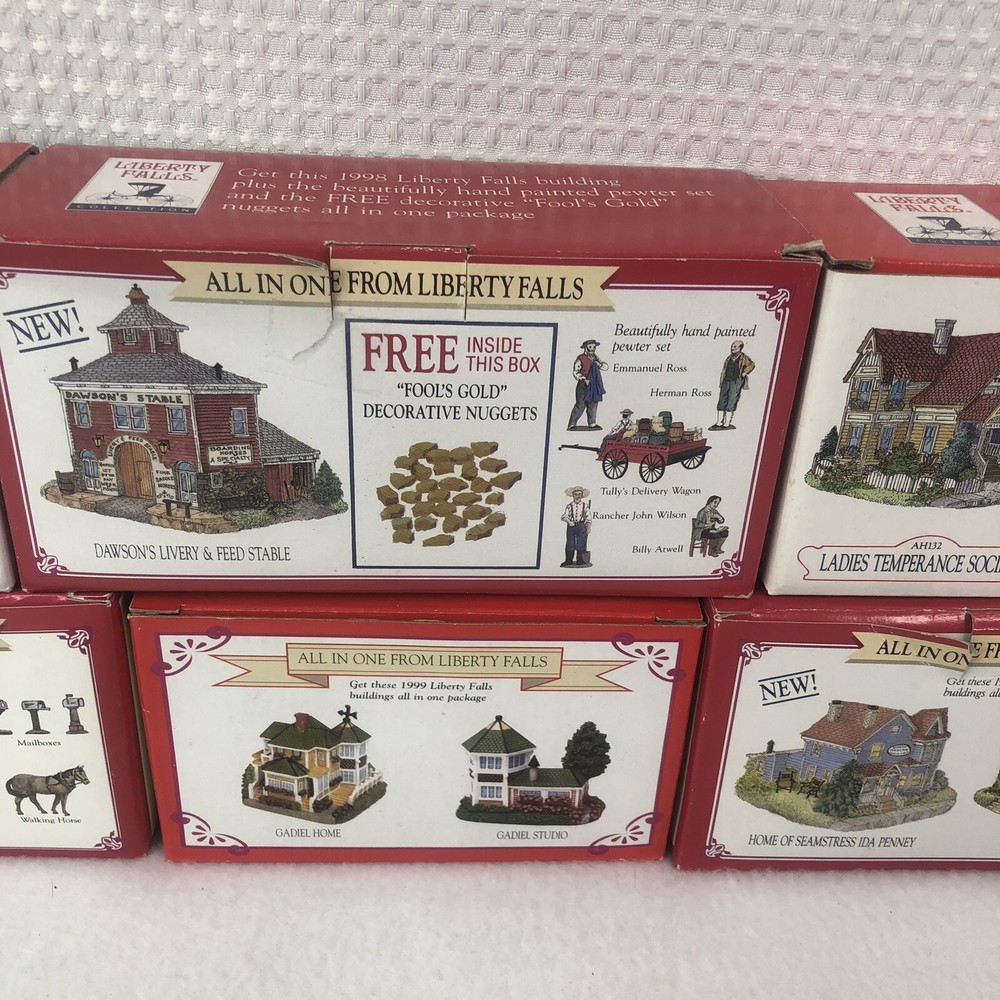 Liberty Falls Village Figures Lot (6)